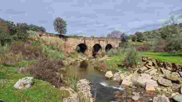 Puente sobre el arroyo Giraldo