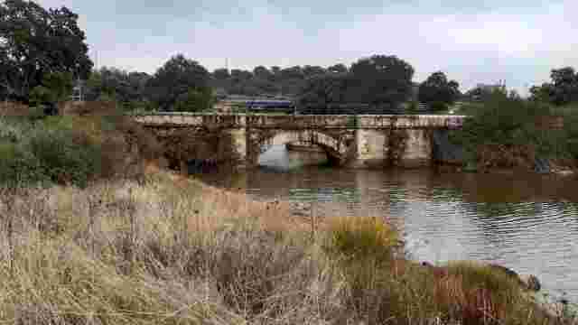 Pontón sobre el arroyo de la Vid