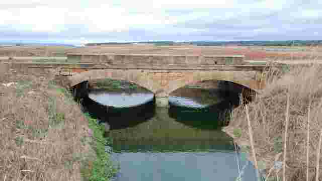 Pontoon on the River Gritos