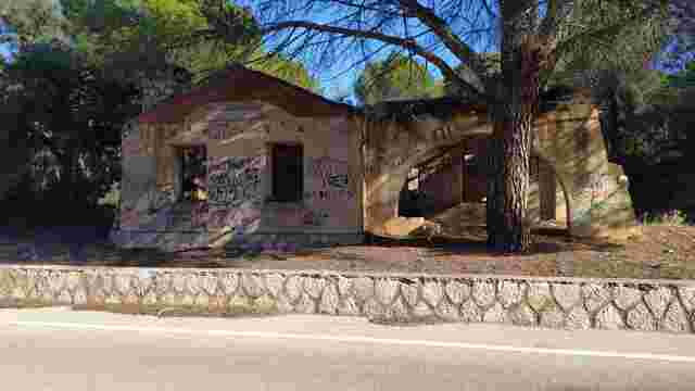 Road workers’ hut